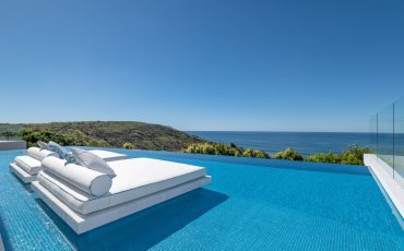 Azure, Sunshine Beach